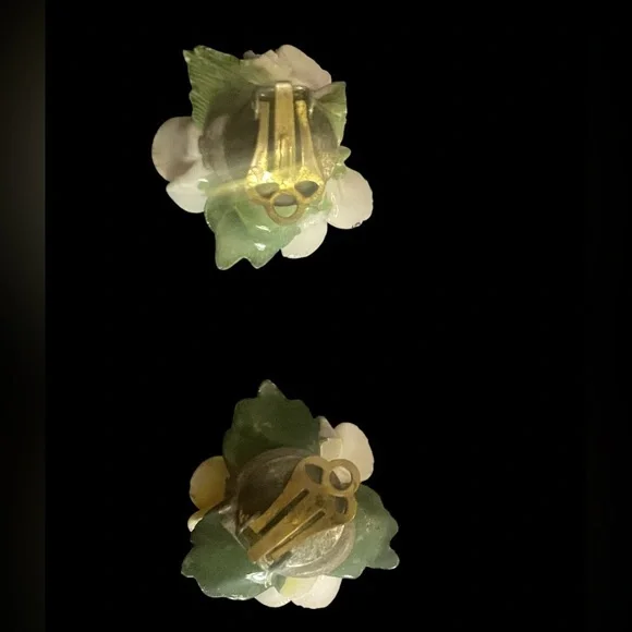 LAST CHANCE 🔥 Vintage Floral Bone China Clip on Earrings - Picture 2 of 6